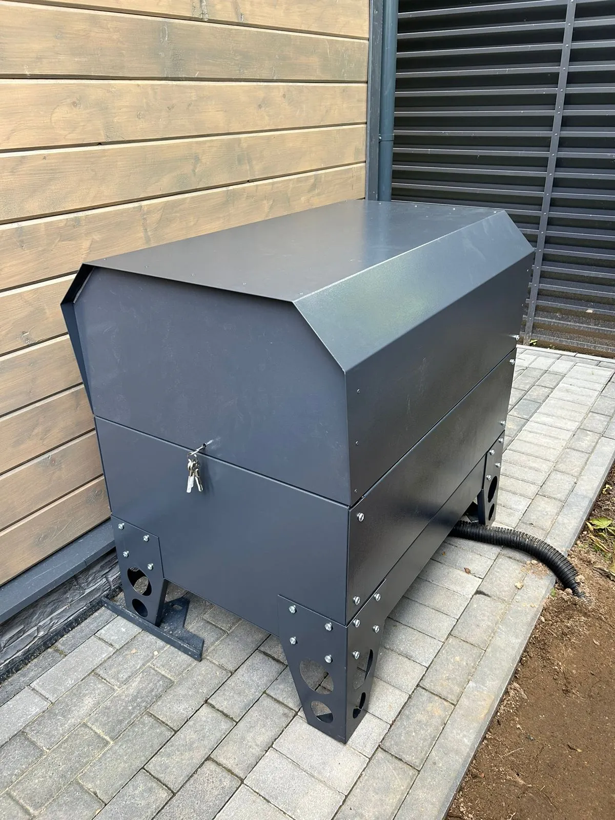 Бензиновый генератор A-iPower Lite AP6500E в кожухе